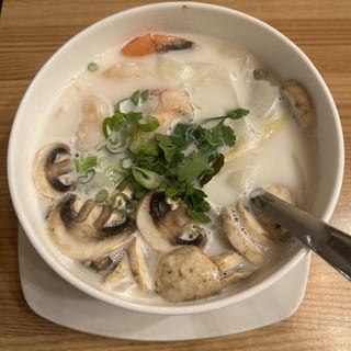 Tom Kha