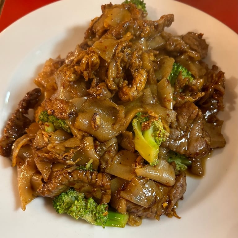 Thai Takeout: Noodles, Curry, Vegetarian Options